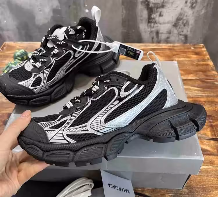 کتونی بالنسیاگا 3 اورجینال ایکس سایز 40 تا 45  Balenciaga 3 XL