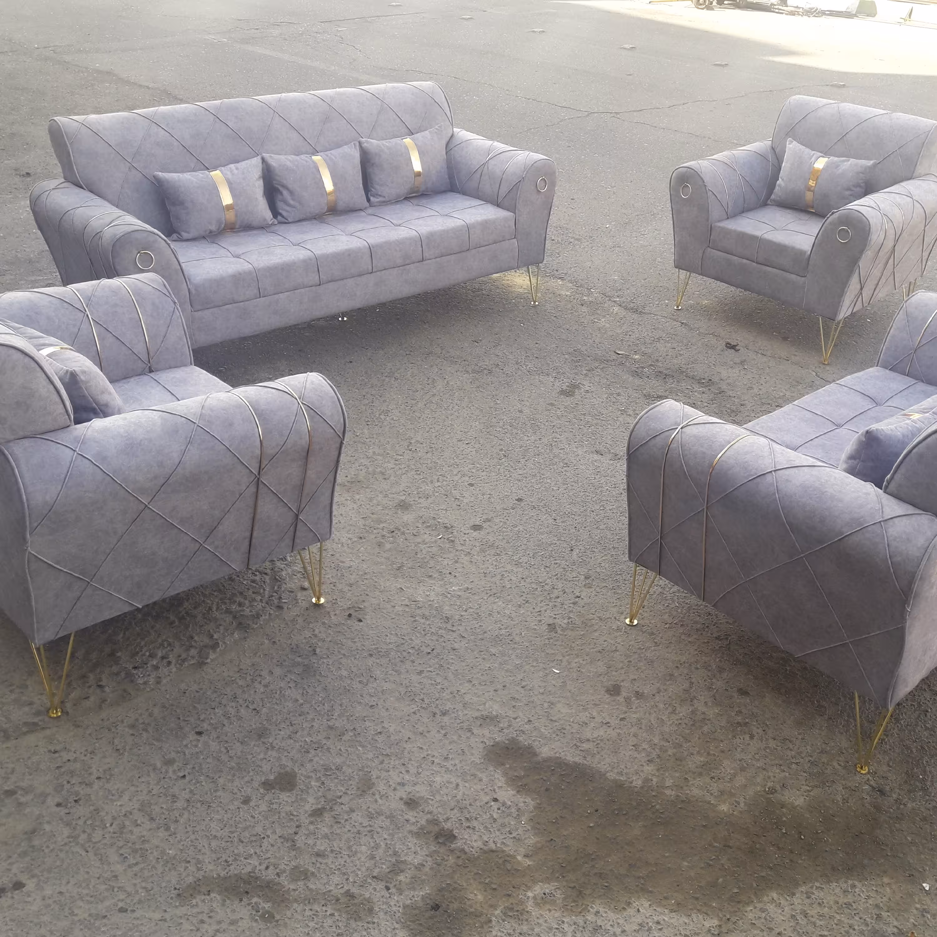 مبل راحتی اسکارلت در رنگ بندی