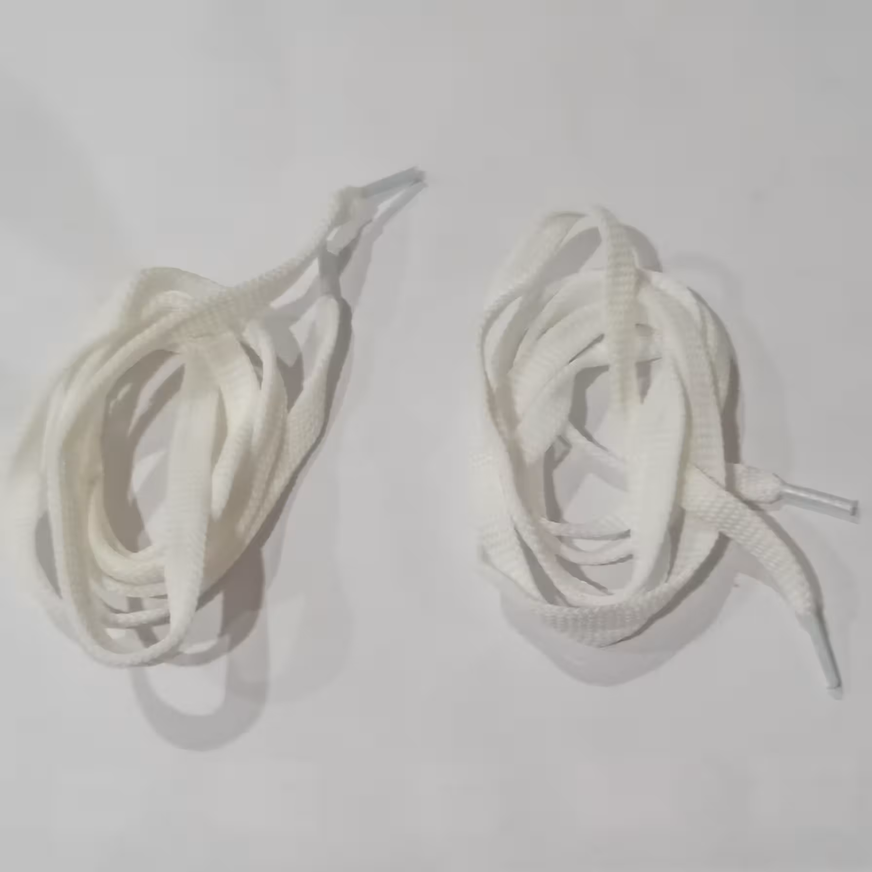 بند کفش سفید