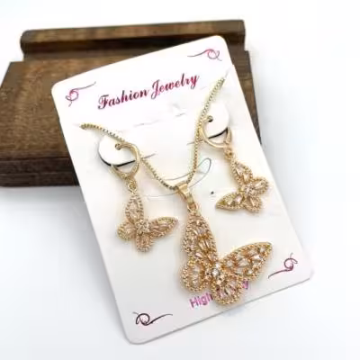 نیم ست طرح پروانه نگین دار طلایی