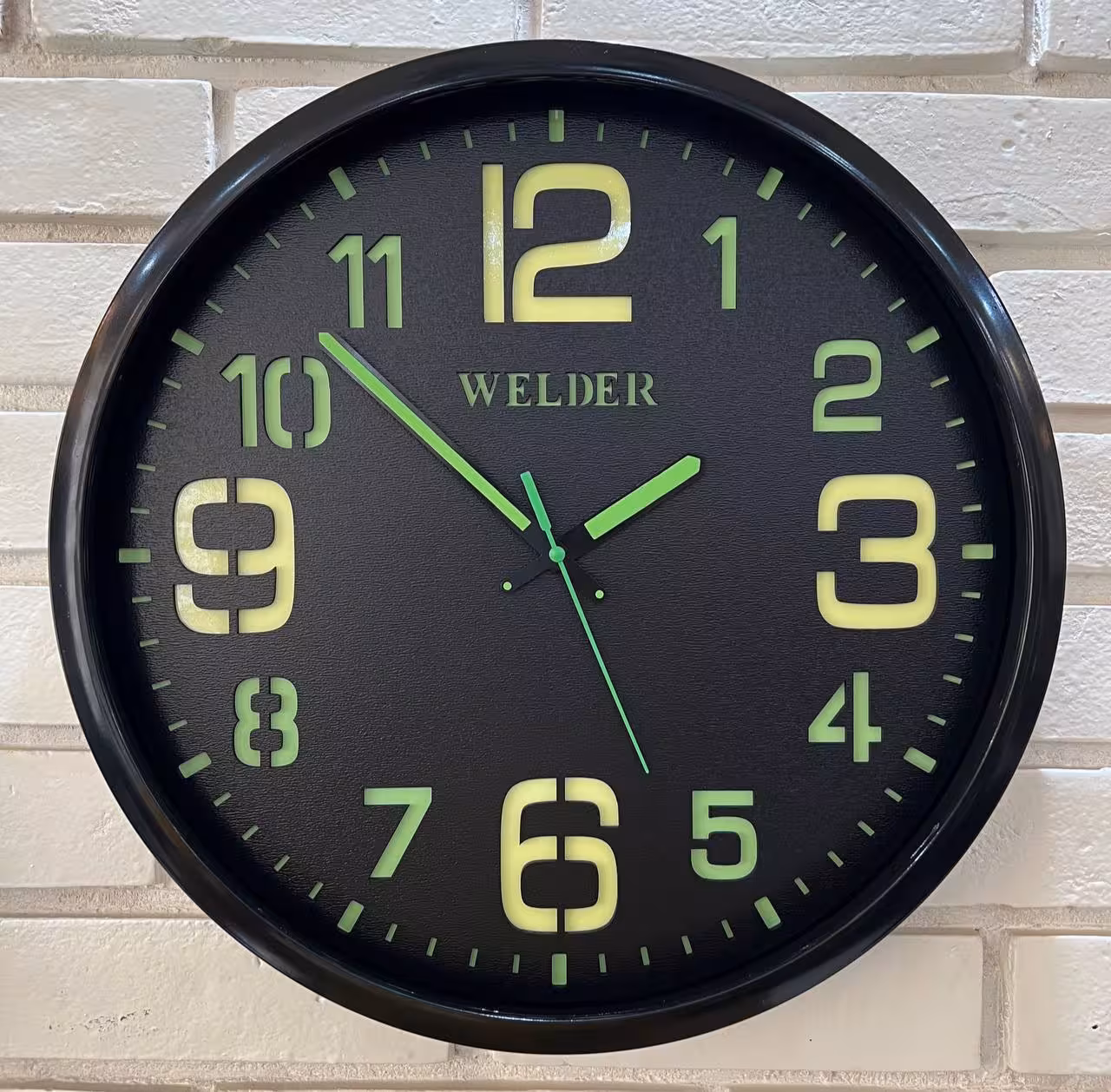 ساعت دیواری مدل ولدر شب نما مشکی 609