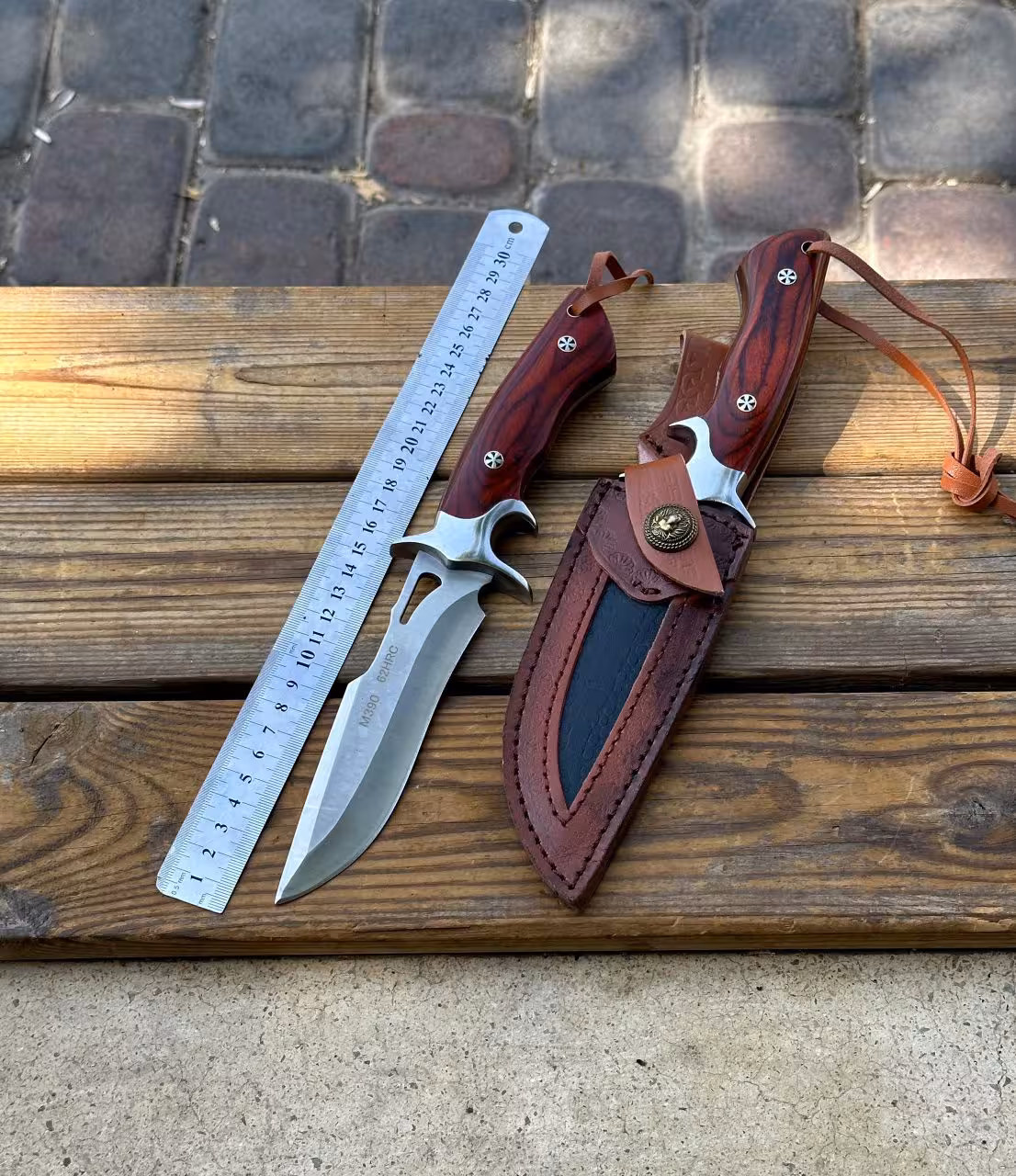 چاقو شکاری ام 390 بهمراه غلاف چرمی