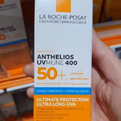 کرم ضد آفتاب و آبرسان لاروش پوزای فرانسه  spf50مناسب پوست خشک