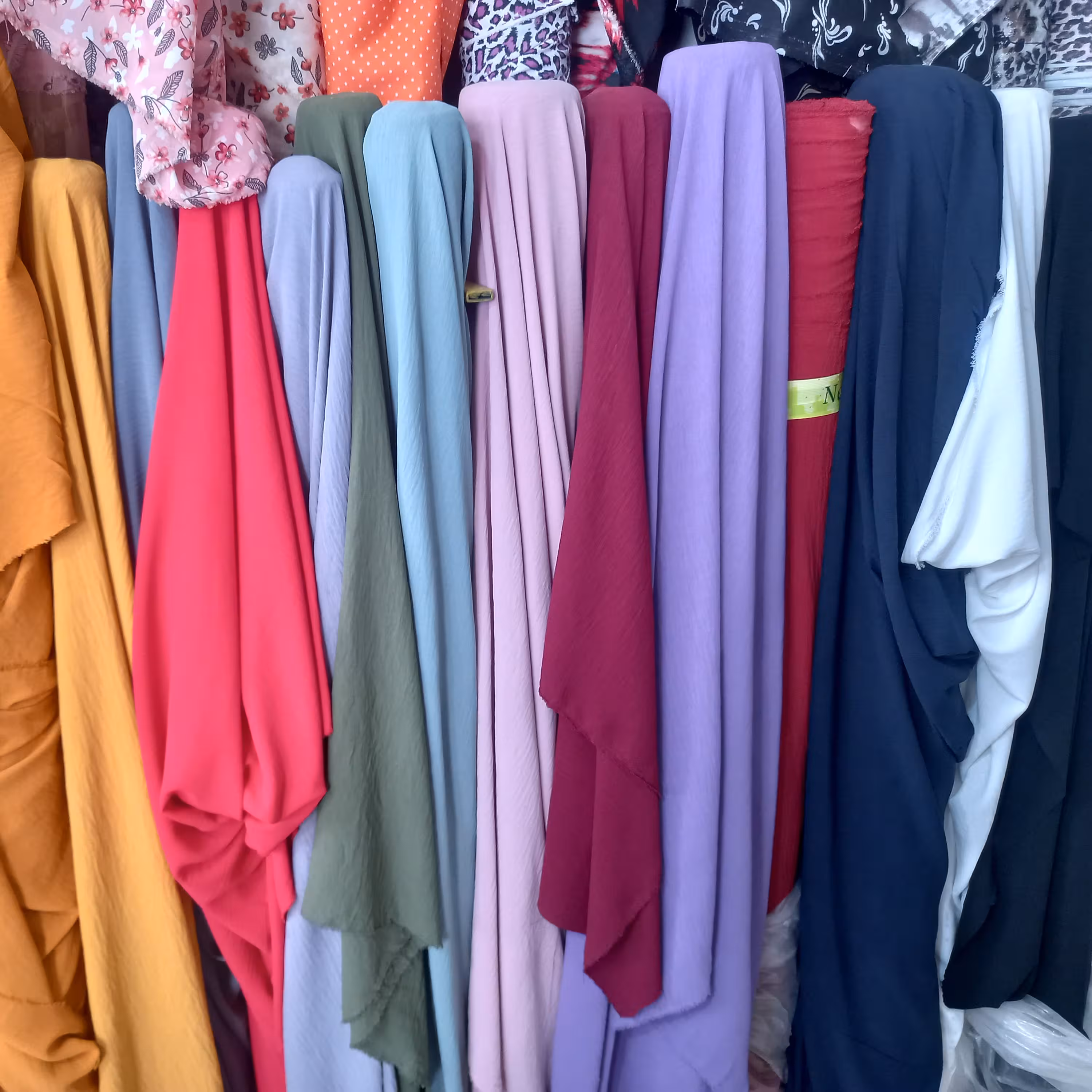 پارچه مانتویی ابروبادی  گرم بالا رنگ بندی 