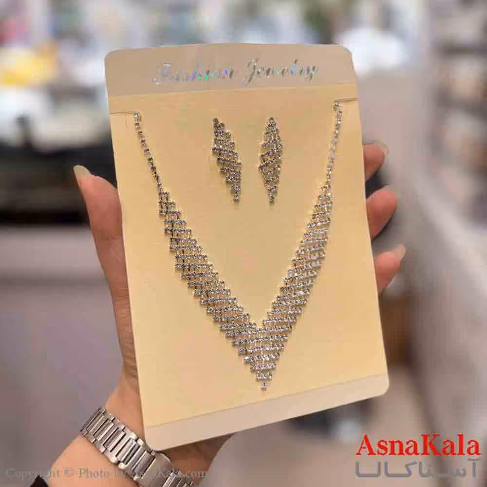 نیم ست زنانه شامل گردنبند و گوشواره استیل مدل مثلث جواهری  کد NIM14758W