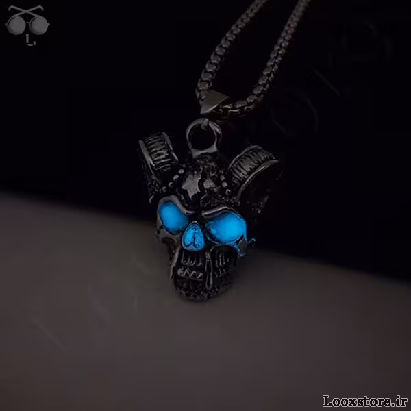 گردنبند خفن اسکلت با شاخ گوزن شب تاب