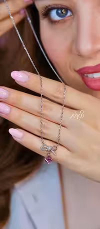 💍گردنبند جواهری پاپیونی آویز دار با نگین سوارسکی صورتی ، خاص و زیبا ، نقره عیار 925 (G_3272)‌‌‌‌‌‌