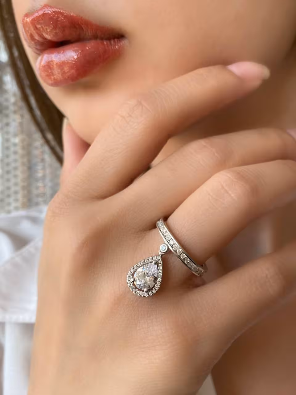 انگشتر نقره با آویز اشک، رنگ ثابت