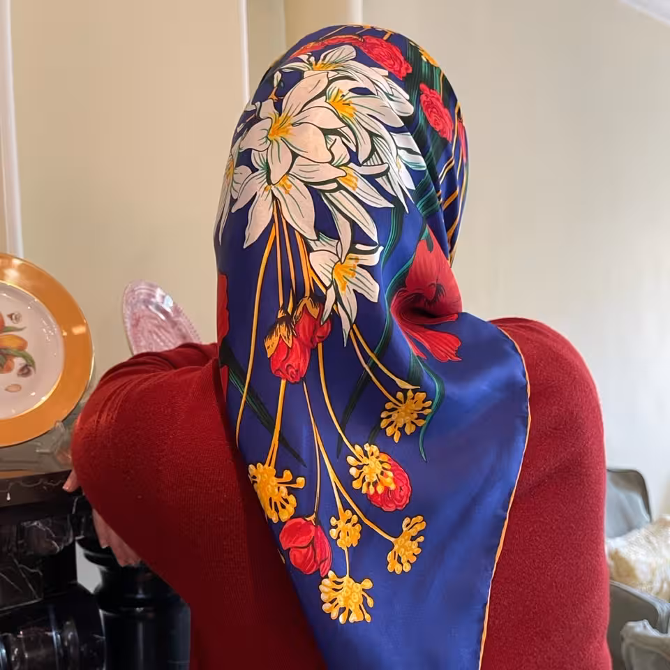 روسری ابریشمی دور دست دوز