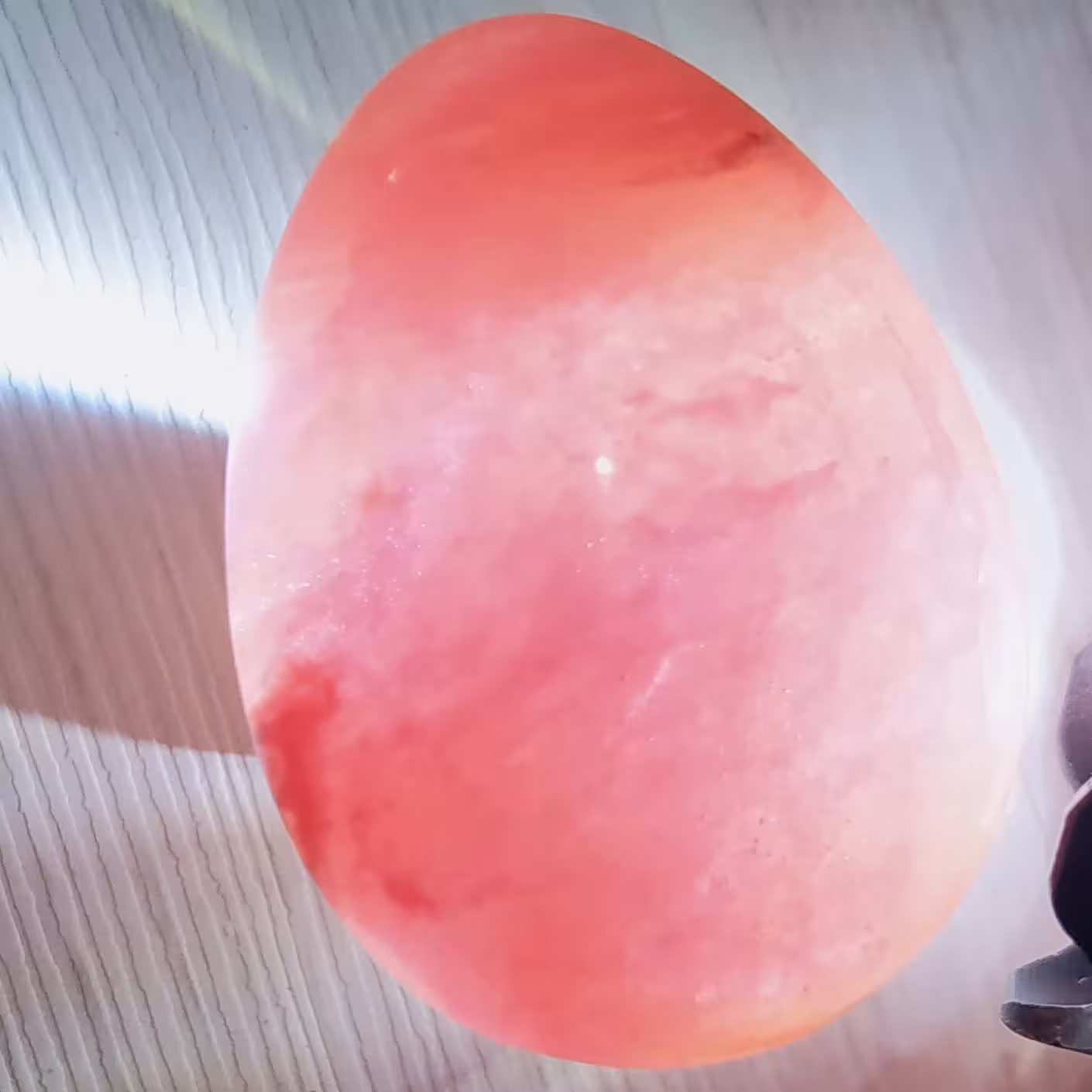 گوی بسیار زیبا و کمیاب استروبری کوارتز، فرکانس درمان، ی