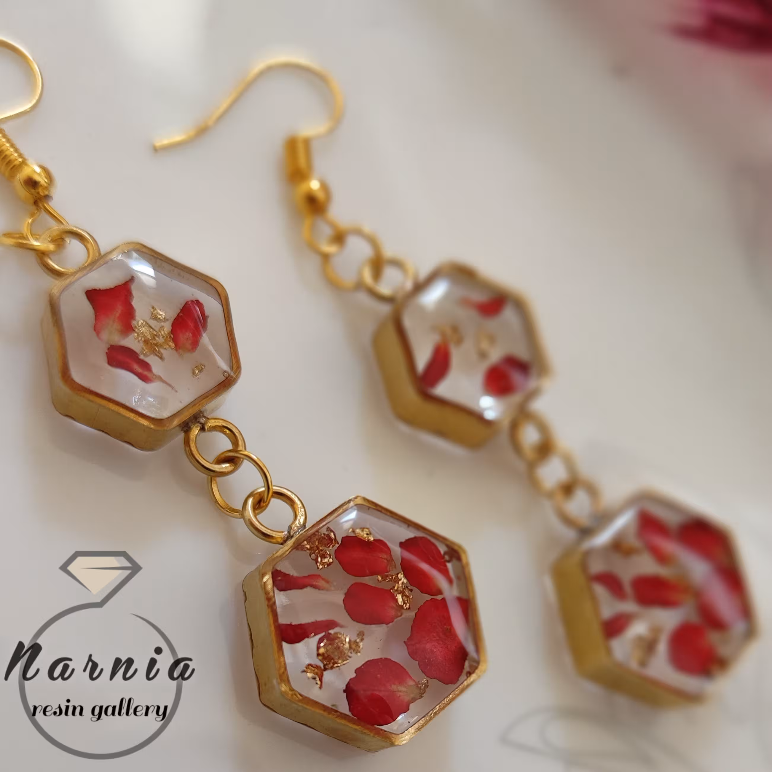 گوشواره رزینی گلبرگ رز و ورق طلا