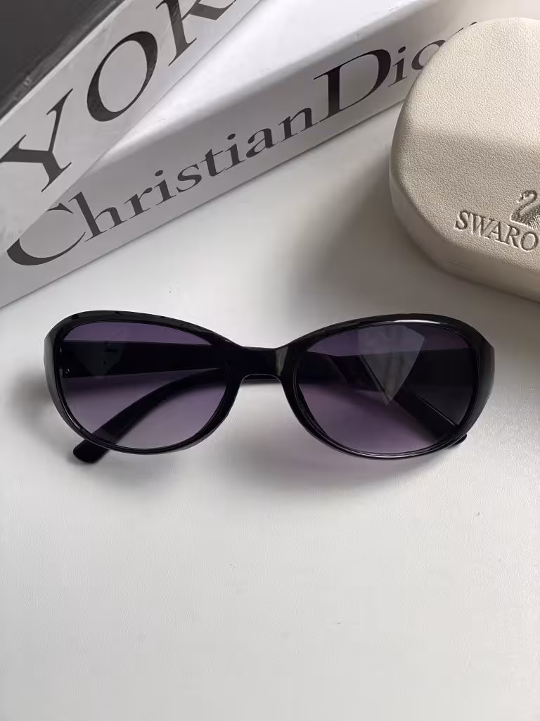 عينك آفتابي برند prada زنانه دخترانه بیس دار مشکی يووي 400