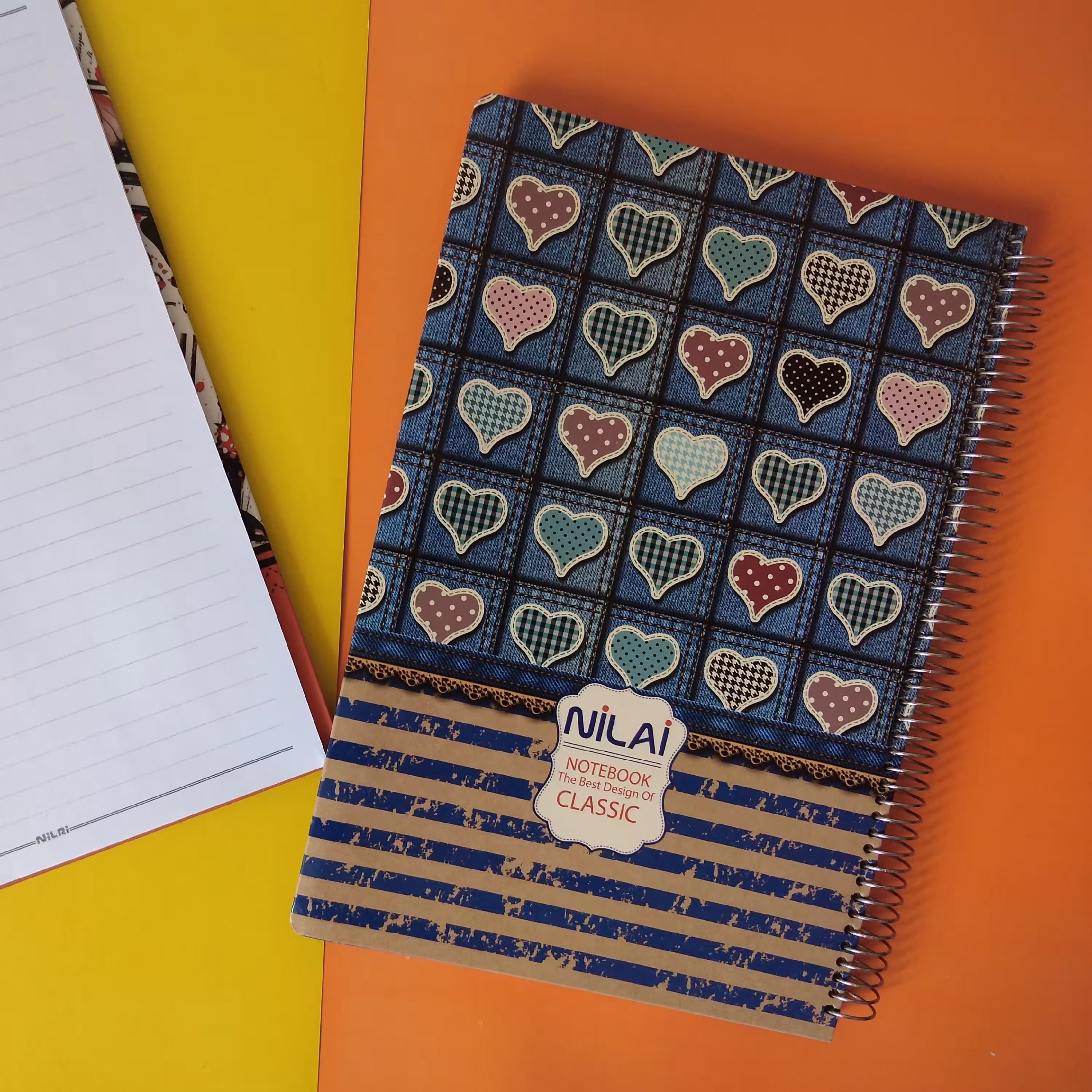 دفتر رحلی جلد سخت نیلای
100 برگ، سیمی، خط مشکی، کاغذ مرغوب