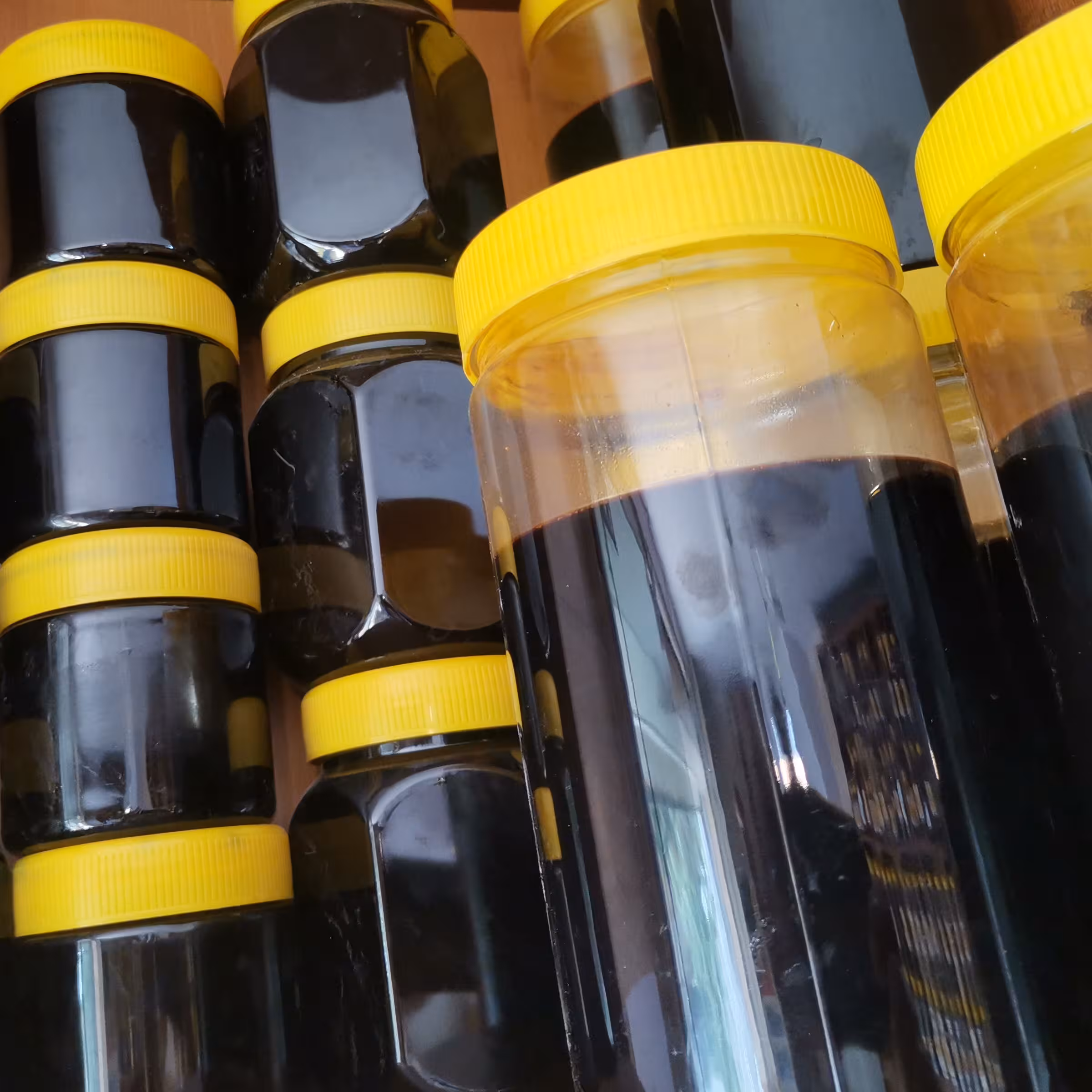 رب انار ملس محصول شهرستان زیبای رابردربسته بندی نیم کیلو یک کیلو هفتصدو پنجاه گرم  موجود است