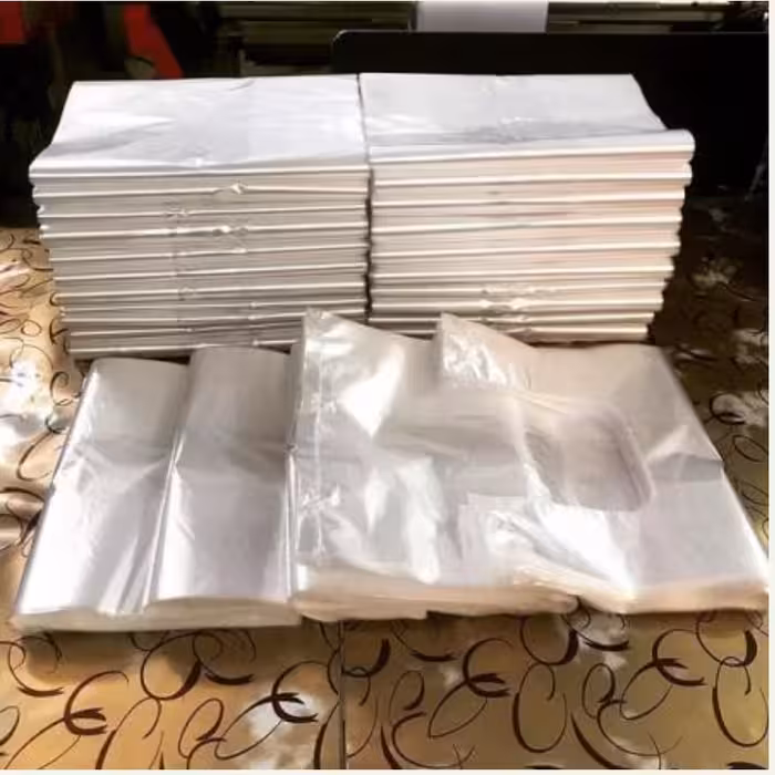 نایلکس شفاف دسته دار 100 کیلویی ( 4 کیسه 25 کیلویی) سایز  30 در 40  هزینه ارسال بصورت پس کرایه میباشد