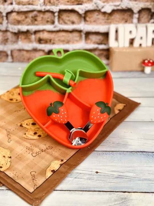 ظرف غذای کودک سلیکونی توت فرنگی کد 0994