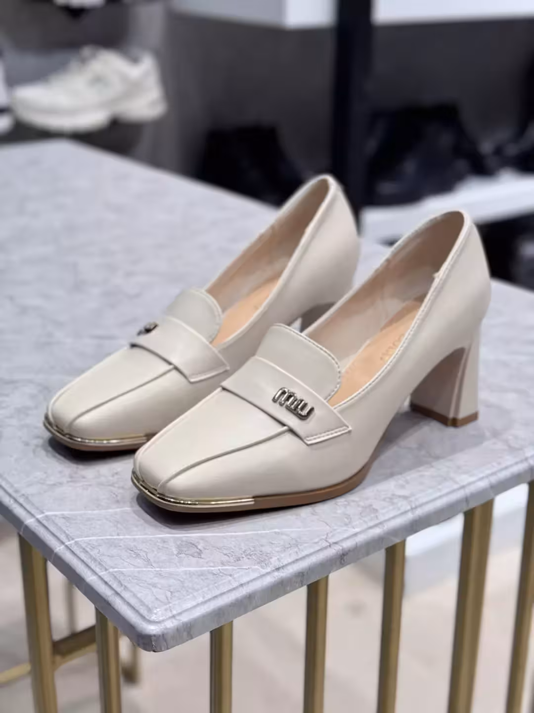 کفش مجلسی زنانه کوکو وارداتی پاشنه 7 سانت کد B662-7 رنگ کرم سایز38