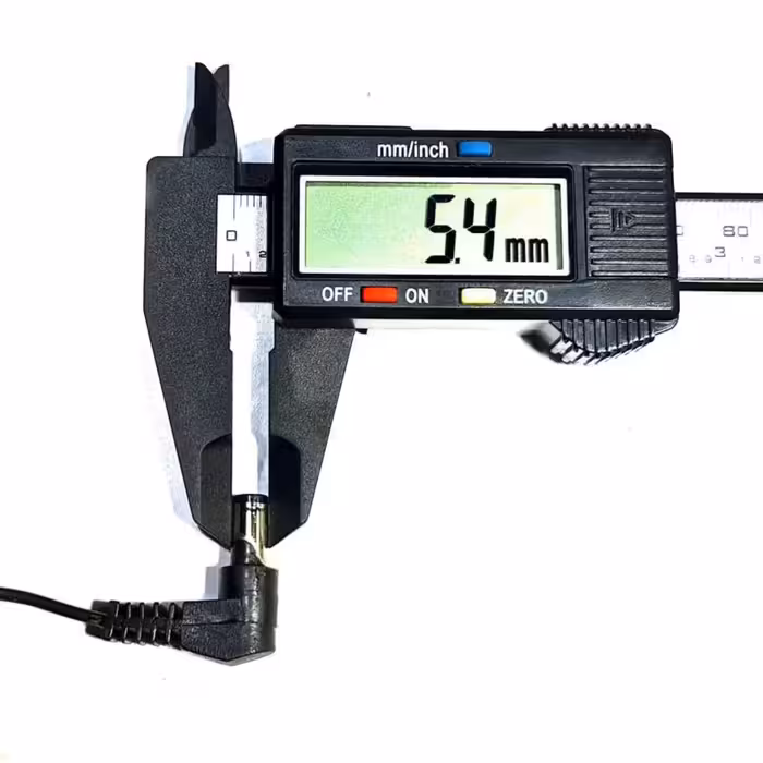 آداپتور 8 ولت 2.25 آمپر مدل V82