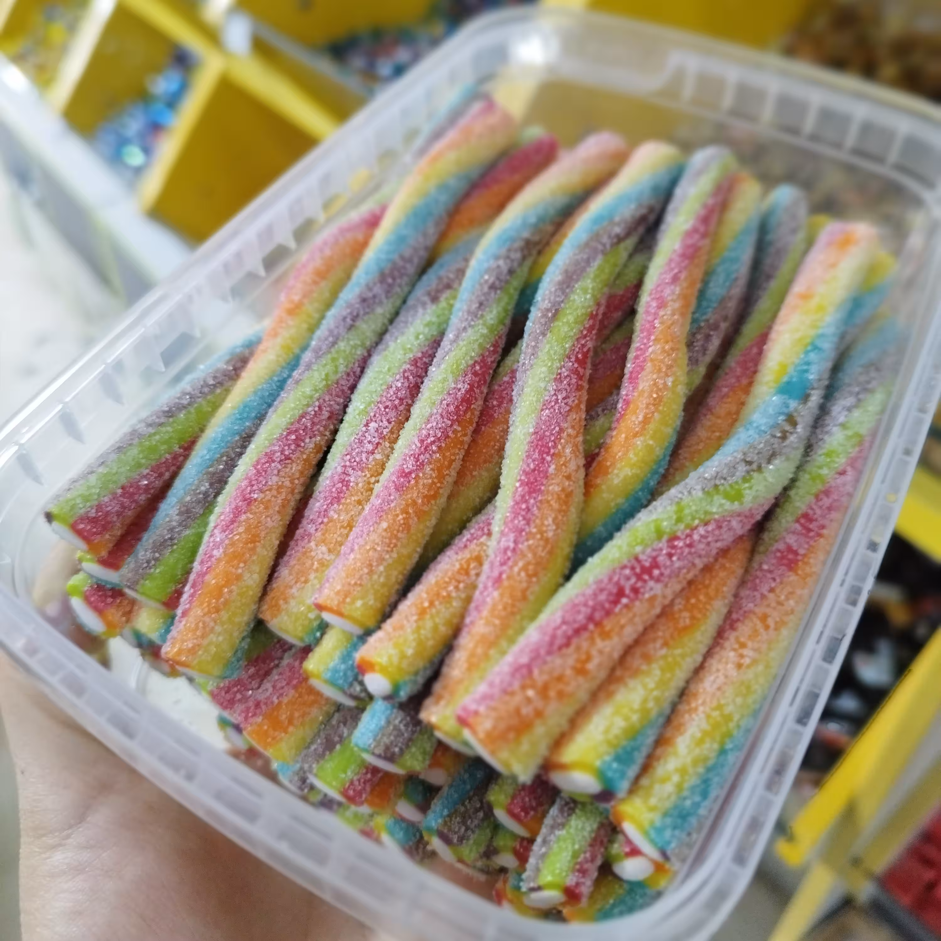 پاستیل لوله ای پیچی بلند ترش و شیرین نرم و تازه (150گرمی)