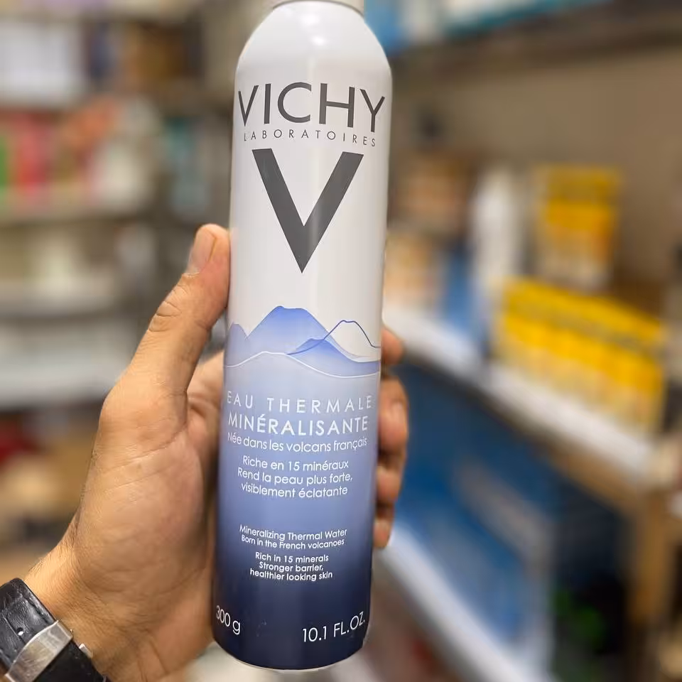 اسپری آب سان صورت ویشی محصول اصل فرانسه،حاوی آهن،پتاسیوم،منگنز،مس،سیلیکون جهت تقویت و بازسازی پوست بر  پایه آب