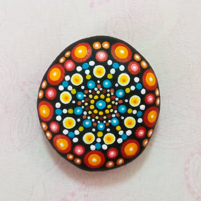نقاشی روی سنگ،طرح نقطه کوبی رنگارنگ