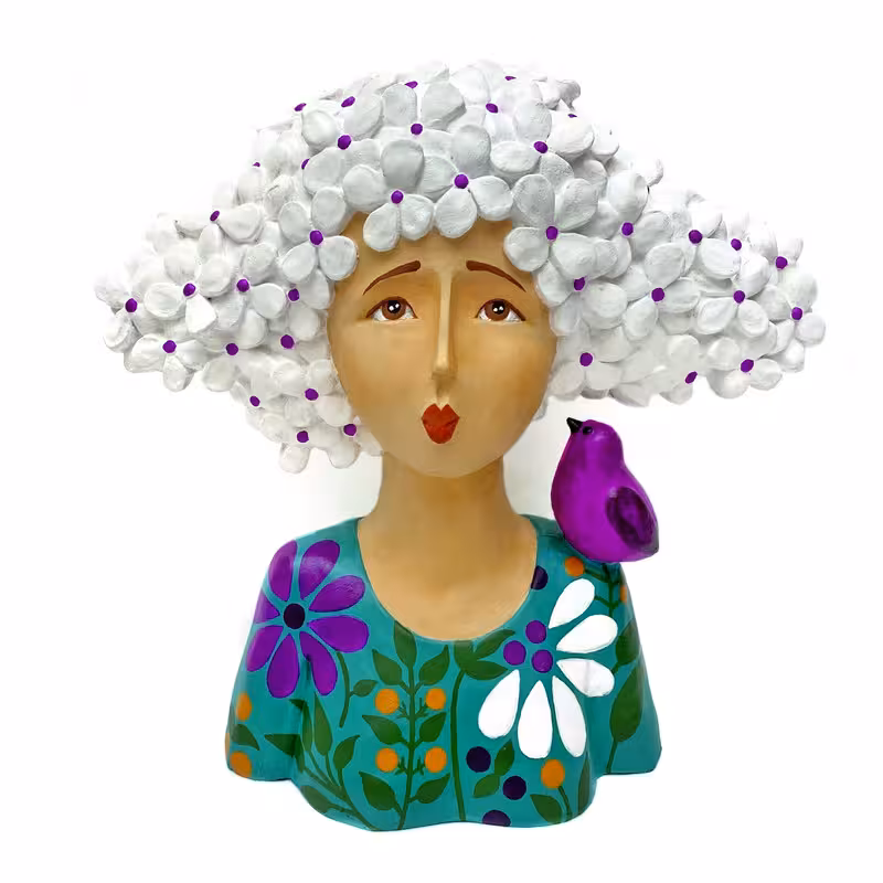 مجسمه دختر تی‌تی ناز