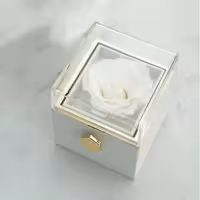 جعبه جواهرات باکس گل دار چرخان سفید وارداتی با رز جاودان