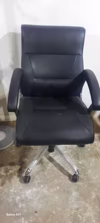 صندلی کارمندی تیراژه