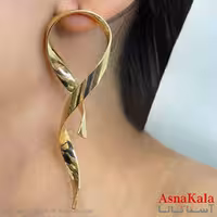 گوشواره دخترانه مینیمال طرح پیچ مدرن فشن رنگ طلایی کد GSH151754W