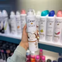 اسپری بدن داو با رایحه نارگیل و یاس