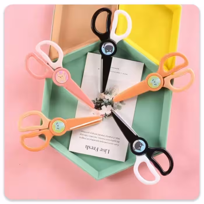 قیچی پلاستیکی دالبری(مدل رندوم)