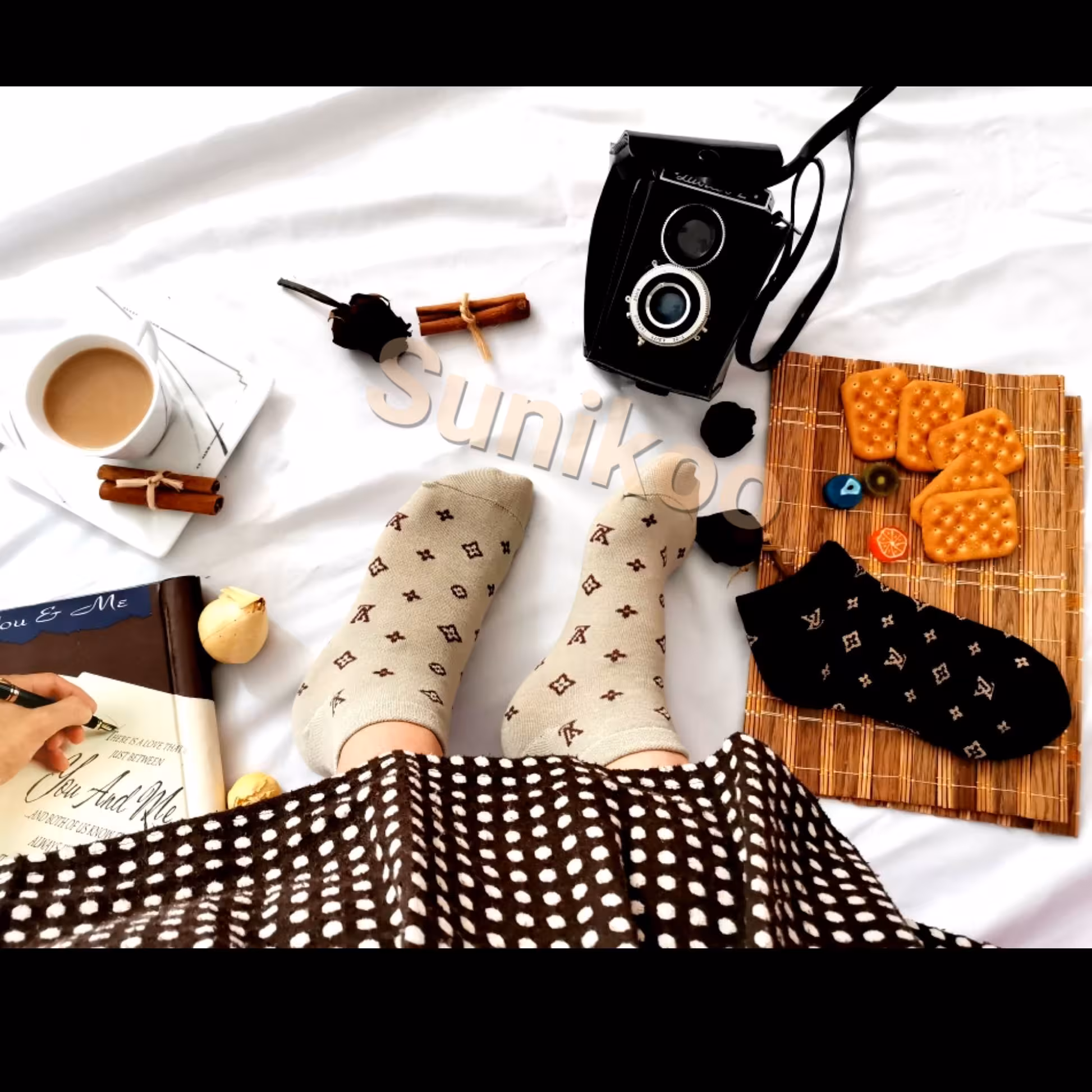 جوراب مچی طرح لویی ویتان کرم