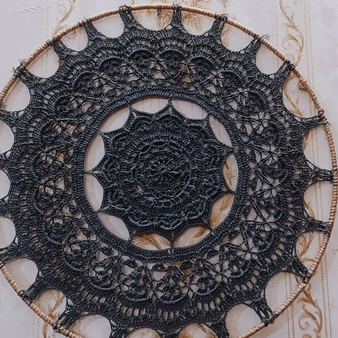 دیوار کوب قلاب بافی،رنگ طوسی،نخ مرسریزه،سایز قطر حلقه40سانتی متر،مدرن ترین دیوار کوب