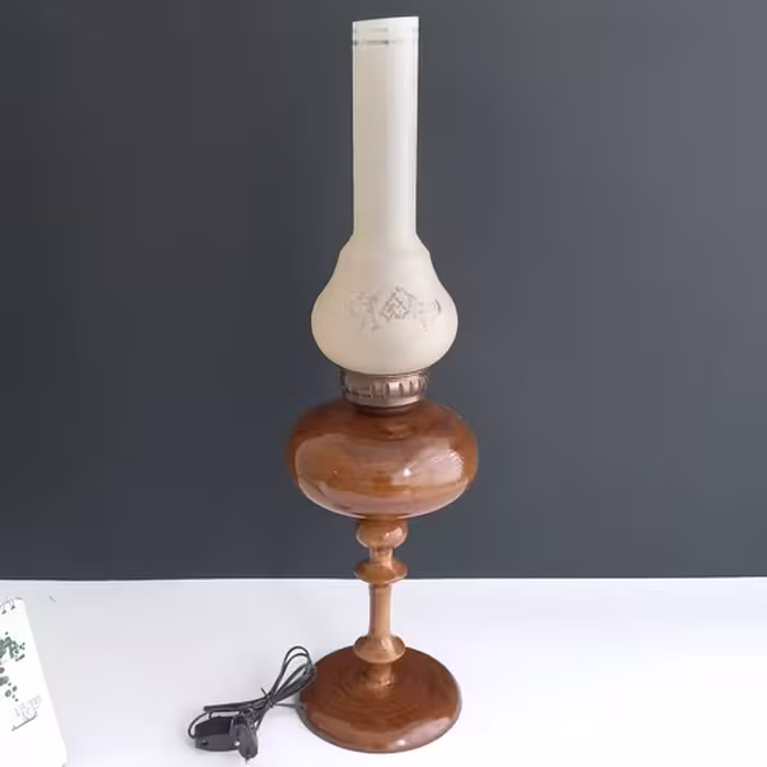 چراغ گردسوز پایه بلند چوبی