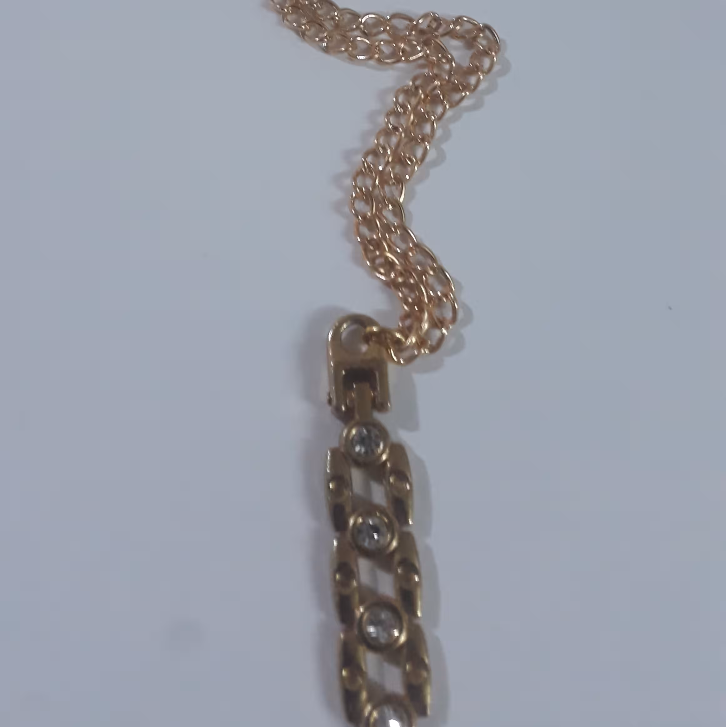 گردنبند  لاکچری رنگ ثابت و ضد آب وزن تقریبا 20گرم 