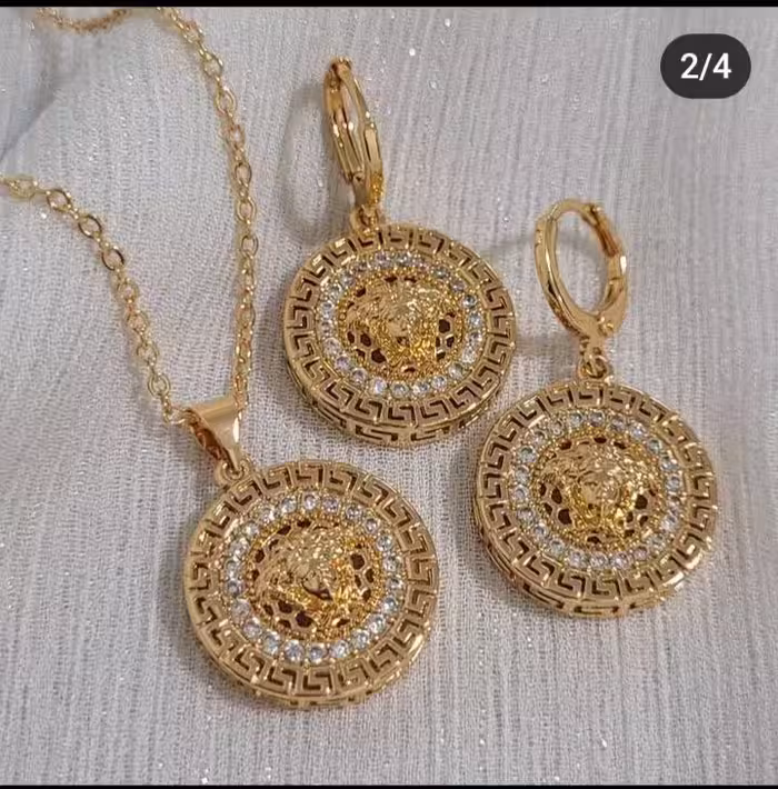 نیم ست ورساچه طرح طلای زنانه جنس برنجی نگین مخراجی💍