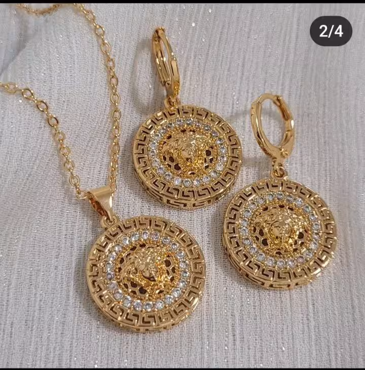 نیم ست ورساچه طرح طلای زنانه جنس برنجی نگین مخراجی💍