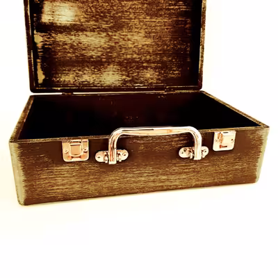 جعبه هدیه چوبی مدل چمدان طرح یلدای ایرانی کد WS363