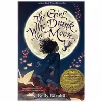 کتاب The girl who drank the moon دختری که ماه را نوشید اثر کلی بارن هیل