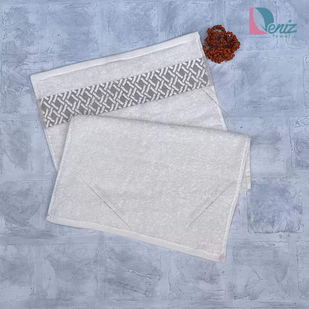 حوله دستی طرح لاین رنگ شیری