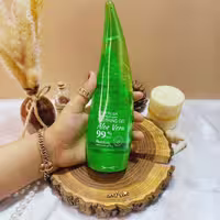 ژل آبرسان مدل لیفتینگ آلوئه ورا 99 ایور روزا EVER ROSA رطوبت شدید فراهم می کند و  ترک های پوست شما را از بین می برد و پ
