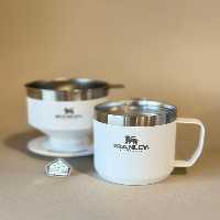 قهوه ساز و کمپ ماگ استنلی سفید مدل POUR OVER SET