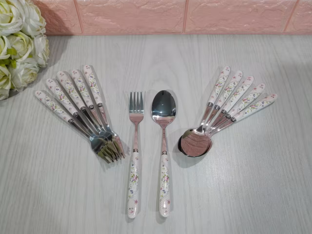 قاشق و چنگال دسته سرامیک گل ریز