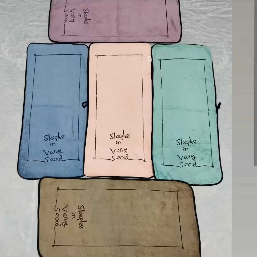 حوله دست و صورت جنس بسیار نرم و لطیف سایز 35 در 75 وزن 100 گرم در رنگبندی مختلف