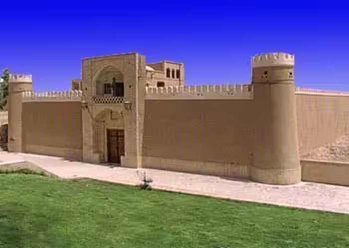 دانلود فایل معماری کاروانسرا و چاپارخانه همراه با پلان