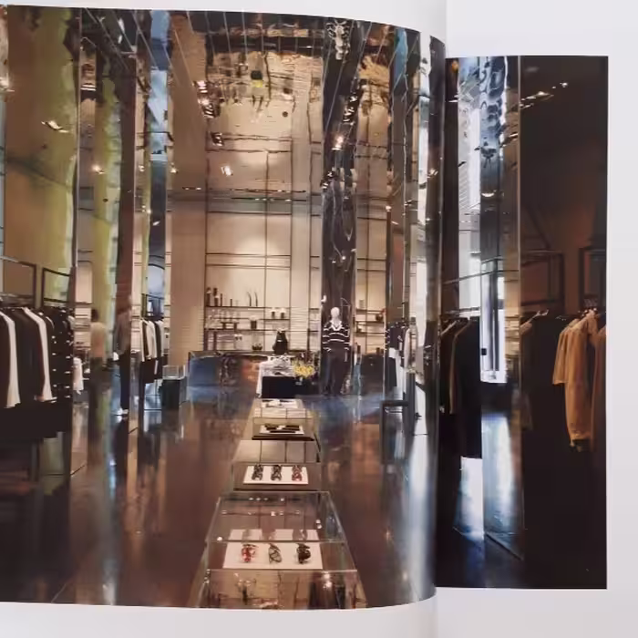 كتاب Shopping space اثر جمعي از نويسندگان انتشارات D.P.U