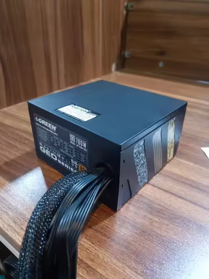 پاور 700 وات گرین مدل Green GP700A-GED (مشابه نو با گارانتی تا 1408)