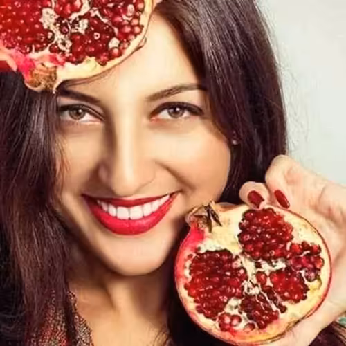 کرم هسته انار طبیعی ظرف تیوپی Younew (دستساز و فاقد ترکیبات شیمیایی)