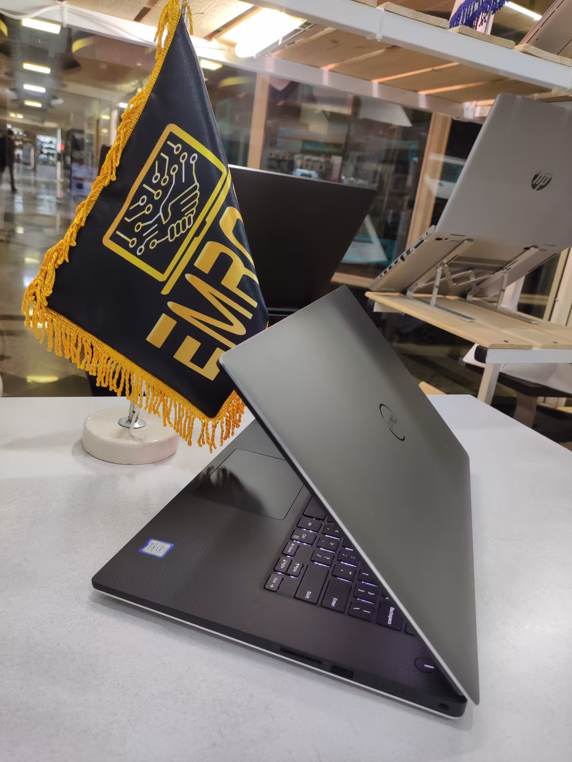 لپ تاپ رندرینگ Dell Precision 5550 با پردازنده i7 و گرافیک 4GB