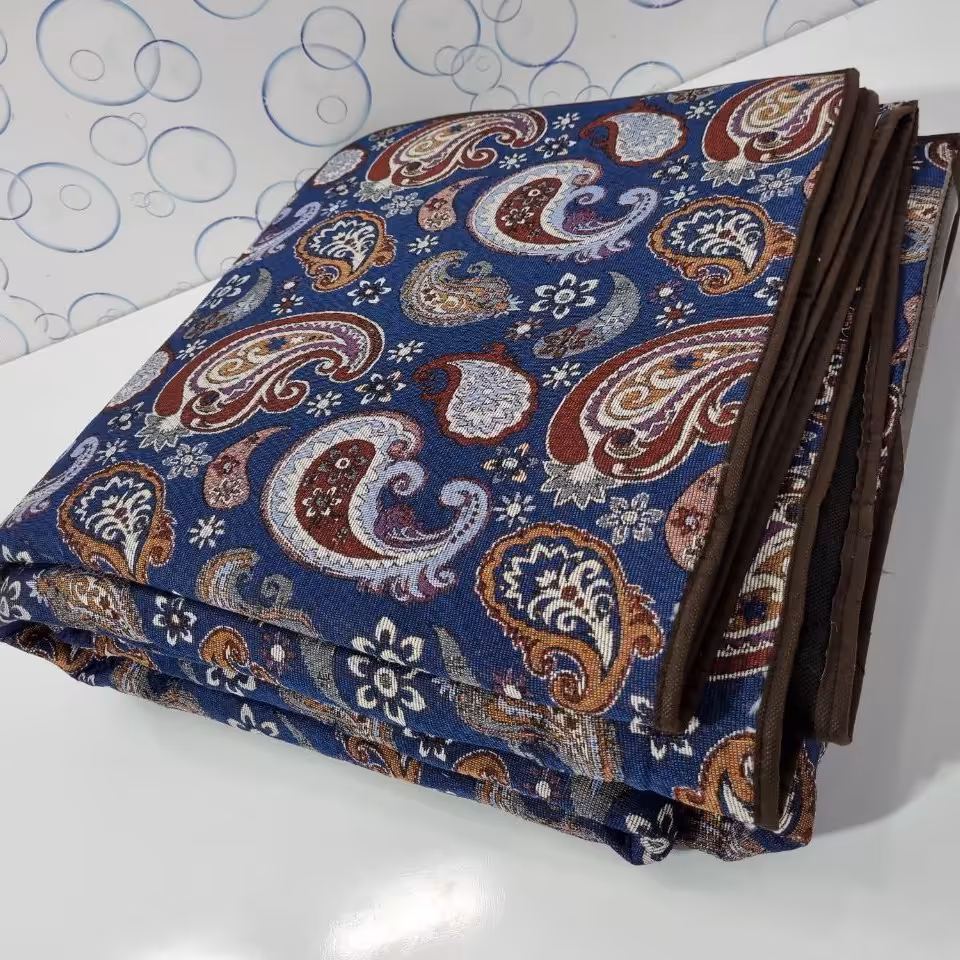 فرشینه ژاکارد
زیرانداز پارچه ژاکارد با2لایه لمینت استر و نمد
ضخامت4برابرزیراندازهای معمولی
